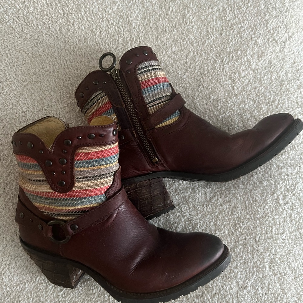 Justin’s- size 7